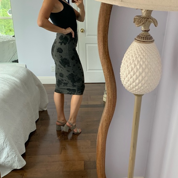 Garage Grey Floral Pattern Midi Skirt - Picture 6 of 7